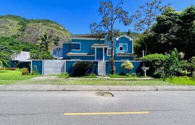 Imagem 2: Casa com 4 Quartos à Venda, 220 m² por R$ 1.500.000 - Peixoto - Niterói/RJ