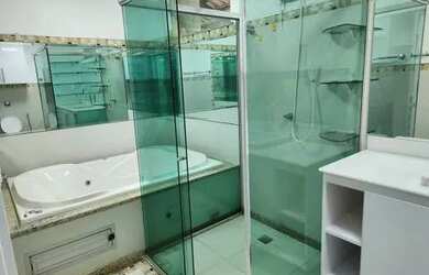 Imagem: A casa em condomínio possui 4 Dormitórios, 5 Banheiros, 4