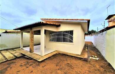 Imagem: A casa possui 2 Dormitórios, 2 Banheiros, 2 Vagas na garagem