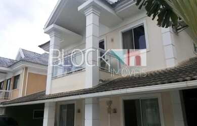 Imagem: A casa em condomínio possui 5 Dormitórios, 5 Banheiros, 2