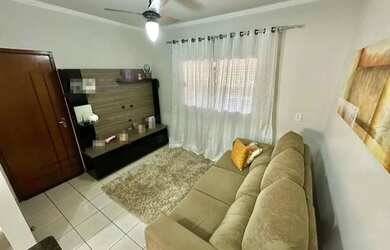 Imagem: A casa possui 3 Dormitórios, 2 Banheiros, 1 Vaga na garagem