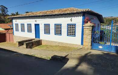 Imagem: A casa possui 5 Dormitórios, 2 Banheiros, 5 Vagas na garagem