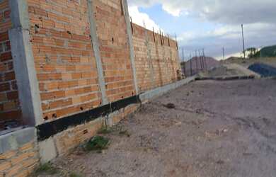 Imagem: O terreno possui 250m² de Área e está localizado em Senador