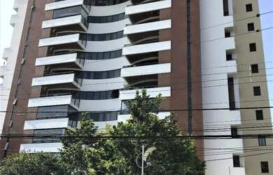 Imagem: O apartamento possui 3 Dormitórios, 5 Banheiros, 3 Vagas na