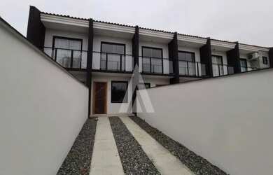 Imagem: A casa possui 2 Dormitórios, 2 Banheiros, 2 Vagas na garagem