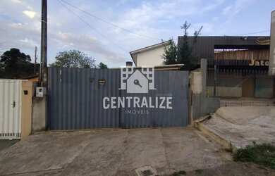 Imagem: A casa possui 3 Dormitórios, 2 Banheiros, 3 Vagas na garagem