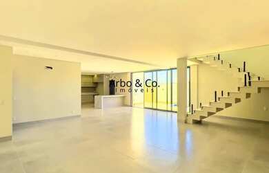 Imagem: A casa possui 3 Dormitórios, 4 Banheiros, 3 Vagas na garagem