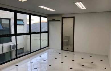 Imagem: O depósito possui 30m² de Área e está localizado em Santo