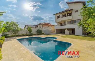 Imagem: A casa em condomínio possui 5 Dormitórios, 5 Banheiros, 5