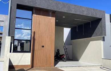 Imagem: A casa em condomínio possui 3 Dormitórios, 2 Banheiros, 2