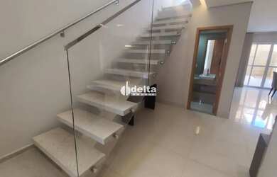 Imagem: A casa em condomínio possui 3 Dormitórios, 4 Banheiros, 2