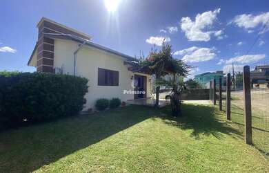 Imagem: A casa possui 2 Dormitórios, 1 Banheiro, 1 Vaga na garagem