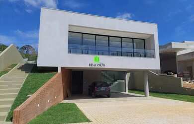 Imagem: A casa em condomínio possui 4 Dormitórios, 4 Banheiros, 3