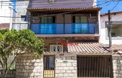 Imagem: A casa possui 3 Dormitórios, 3 Banheiros, 1 Vaga na garagem