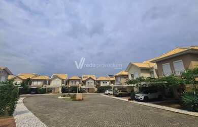 Imagem: A casa em condomínio à venda possui 3 Dormitórios, 4 Banheiros