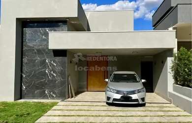 Imagem: A casa em condomínio possui 3 Dormitórios, 3 Banheiros, 2