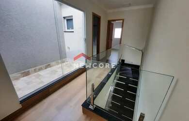 Imagem: A casa possui 3 Dormitórios, 3 Banheiros, 3 Vagas na garagem