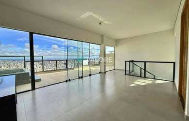 Imagem: A casa possui 4 Dormitórios, 5 Banheiros, 4 Vagas na garagem