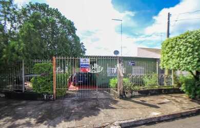 Imagem: A casa possui 2 Dormitórios, 1 Banheiro, 2 Vagas na garagem