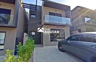 Imagem: A casa em condomínio à venda possui 3 Dormitórios, 4 Banheiros