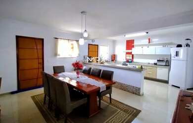 Imagem: A casa possui 5 Dormitórios, 2 Banheiros, 3 Vagas na garagem