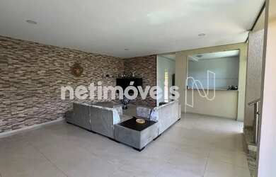 Imagem: A casa possui 3 Dormitórios, 3 Banheiros, 2 Vagas na garagem