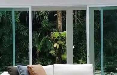 Imagem: A casa em condomínio possui 5 Dormitórios, 5 Banheiros, 5