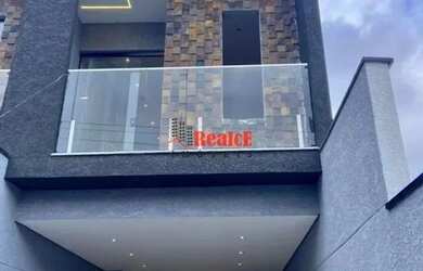 Imagem: A casa possui 3 Dormitórios, 3 Banheiros, 2 Vagas na garagem