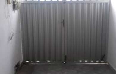 Imagem: A casa possui 2 Dormitórios, 1 Banheiro e 1 Vaga na garagem