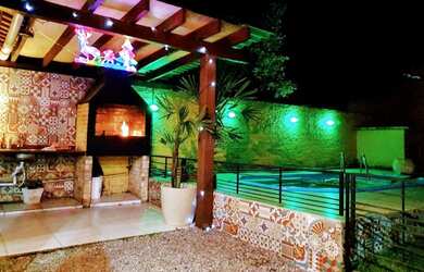 Imagem: A casa possui 3 Dormitórios, 2 Banheiros, 3 Vagas na garagem