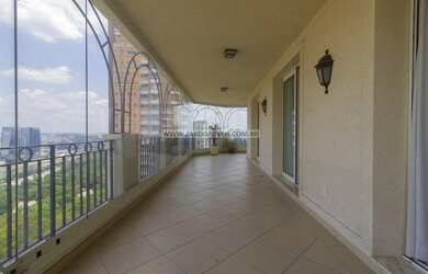 Imagem: O apartamento possui 4 Dormitórios, 5 Banheiros, 4 Vagas na