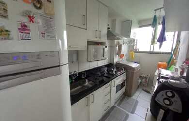 Imagem: O apartamento possui 2 Dormitórios, 1 Banheiro, 1 Vaga na garagem