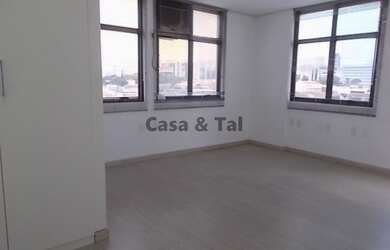 Imagem: O depósito possui 1 Vaga na garagem e 40m² de Área e está