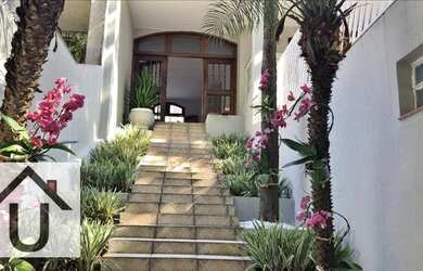 Imagem: A casa possui 3 Dormitórios, 4 Banheiros, 3 Vagas na garagem