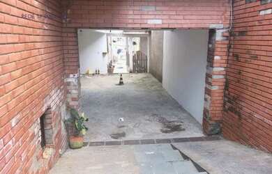 Imagem: A casa possui 3 Dormitórios, 2 Banheiros, 5 Vagas na garagem