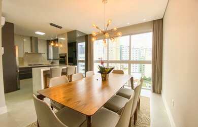 Imagem: O apartamento possui 4 Dormitórios, 3 Banheiros, 2 Vagas na