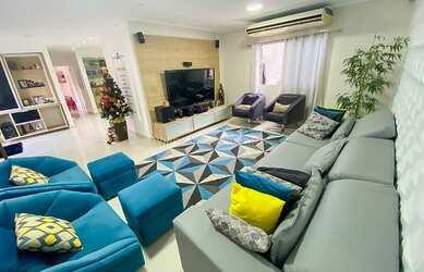 Imagem: A casa possui 3 Dormitórios, 3 Banheiros, 1 Vaga na garagem