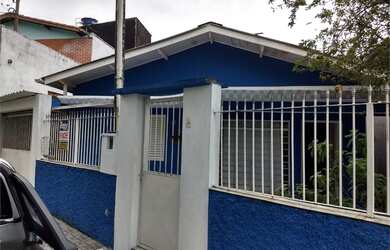 Imagem: A casa possui 3 Dormitórios, 2 Banheiros, 3 Vagas na garagem