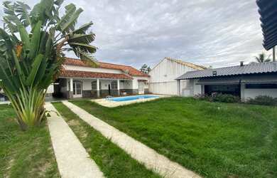 Imagem: A casa possui 3 Dormitórios, 2 Banheiros, 3 Vagas na garagem