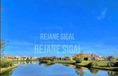 Imagem: O terreno possui 371m² de Área e está localizado em Laranjal