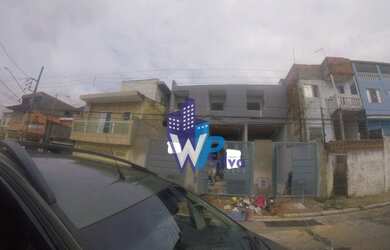 Imagem: A casa possui 3 Dormitórios, 3 Banheiros, 2 Vagas na garagem