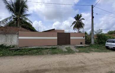 Imagem: A casa possui 2 Dormitórios, 2 Banheiros, 3 Vagas na garagem