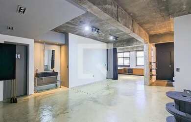 Imagem: O apartamento possui 1 Dormitório, 2 Banheiros, 2 Vagas na