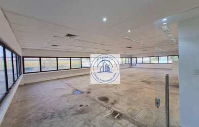 Imagem: O depósito possui 4 Vagas na garagem, 175m² de Área e está