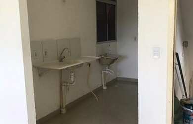 Imagem: O apartamento possui 2 Dormitórios, 1 Banheiro, 1 Vaga na garagem