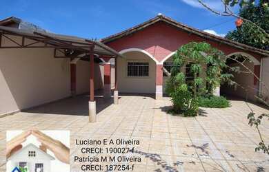 Imagem: A casa possui 4 Dormitórios, 2 Banheiros, 5 Vagas na garagem