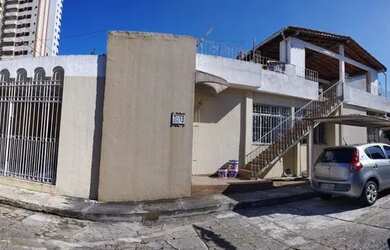 Imagem: A casa possui 4 Dormitórios, 5 Banheiros, 2 Vagas na garagem