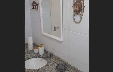 Imagem: A kitnet possui 1 Dormitório, 1 Banheiro, 1 Vaga na garagem