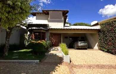 Imagem: A casa em condomínio possui 5 Dormitórios, 3 Banheiros, 4