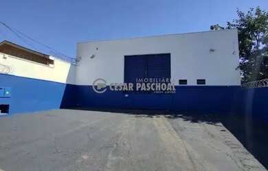 Imagem: O depósito possui 5 Vagas na garagem, 966m² de Área e está